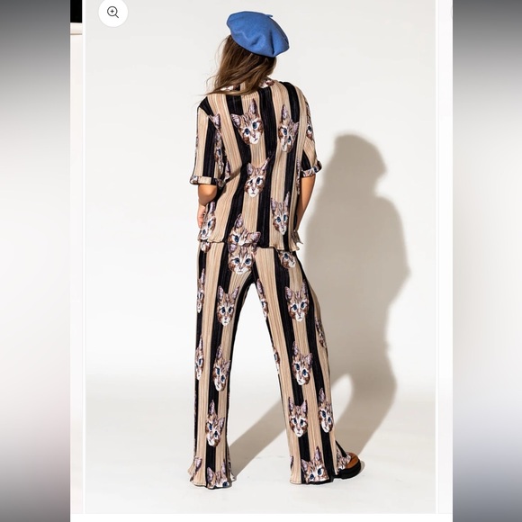 Dressed in Lala Plissé Set in Pretty Kitty XL - Picture 2 of 5